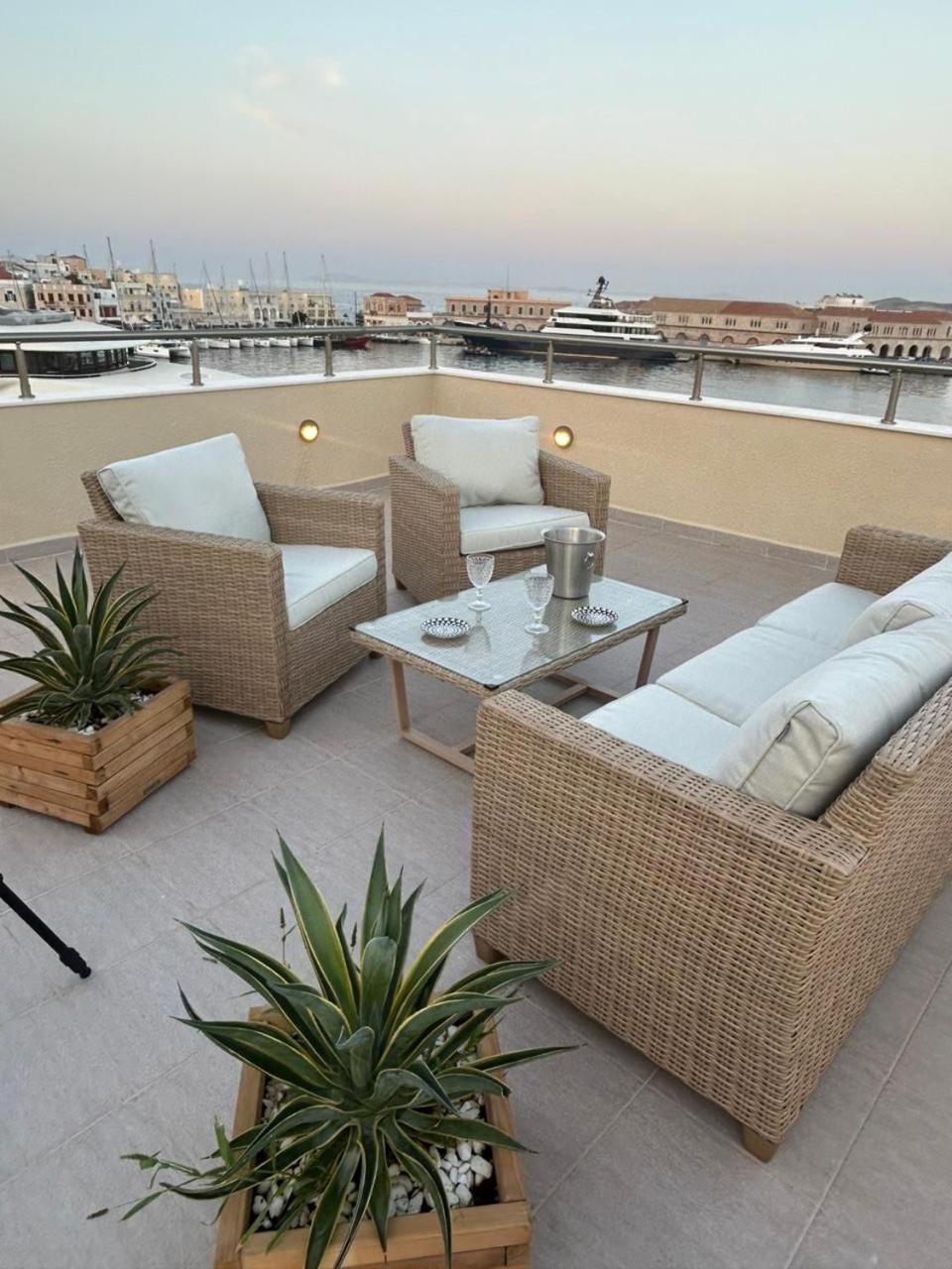 Emilia Suites Ermoupoli Exterior photo